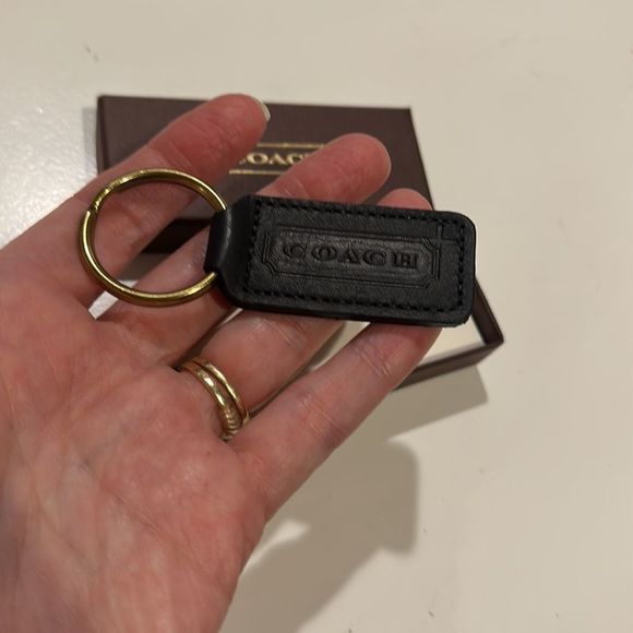 VINTAGE COACH LEATHER FOB KEY CHAIN HANGTAG BRASS COLLECTIBLE - BRAND NEW IN BOX - Picture 7 of 9